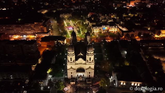 (Foto) Noapte de Înviere în Iași: Pelerinaj pe Calea Sfinților Parascheva și Grigorie Palama