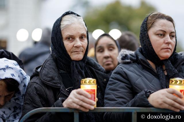 (Foto) Noapte de Înviere în Iași: Pelerinaj pe Calea Sfinților Parascheva și Grigorie Palama