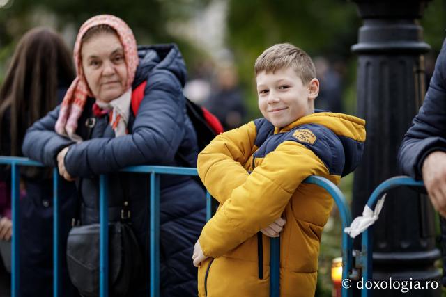 (Foto) Noapte de Înviere în Iași: Pelerinaj pe Calea Sfinților Parascheva și Grigorie Palama