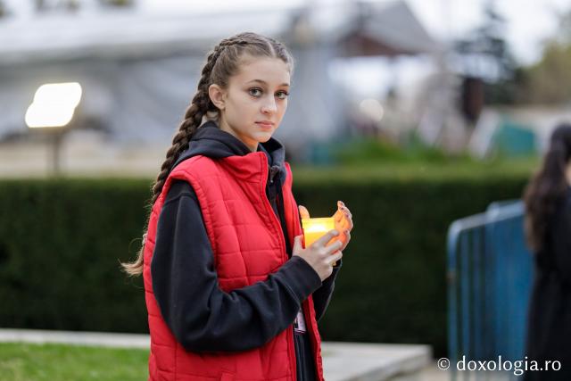 (Foto) Noapte de Înviere în Iași: Pelerinaj pe Calea Sfinților Parascheva și Grigorie Palama
