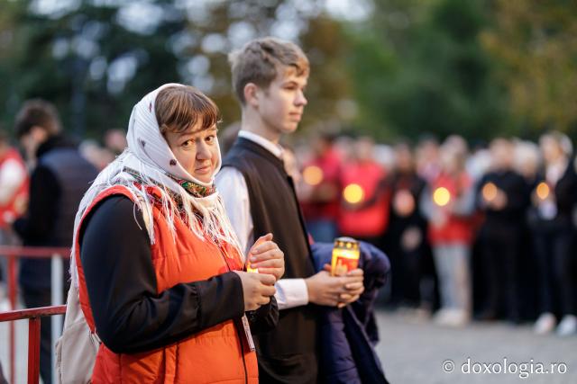 (Foto) Noapte de Înviere în Iași: Pelerinaj pe Calea Sfinților Parascheva și Grigorie Palama