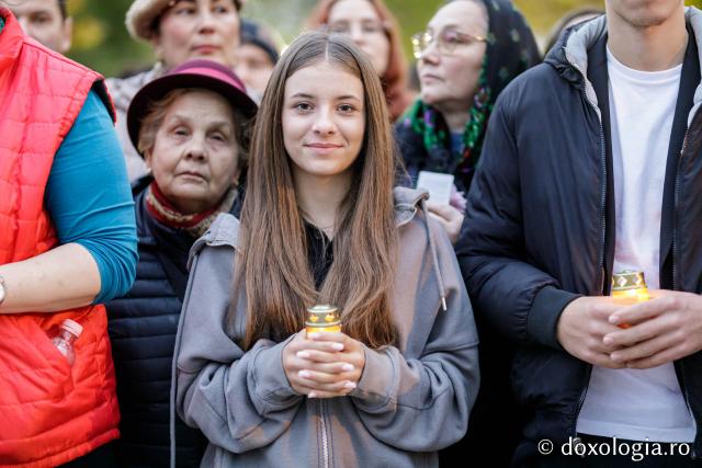 (Foto) Noapte de Înviere în Iași: Pelerinaj pe Calea Sfinților Parascheva și Grigorie Palama