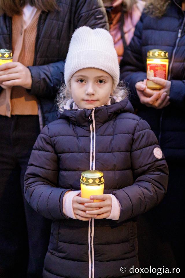 (Foto) Noapte de Înviere în Iași: Pelerinaj pe Calea Sfinților Parascheva și Grigorie Palama