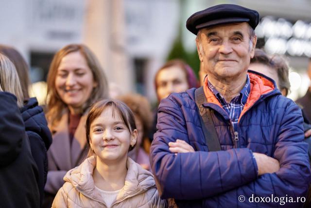 (Foto) Noapte de Înviere în Iași: Pelerinaj pe Calea Sfinților Parascheva și Grigorie Palama