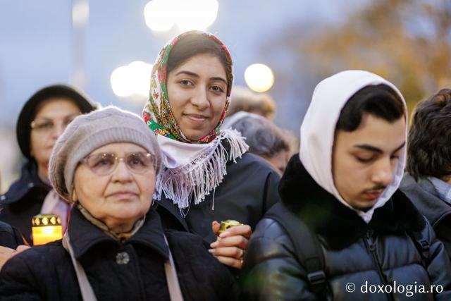 (Foto) Noapte de Înviere în Iași: Pelerinaj pe Calea Sfinților Parascheva și Grigorie Palama