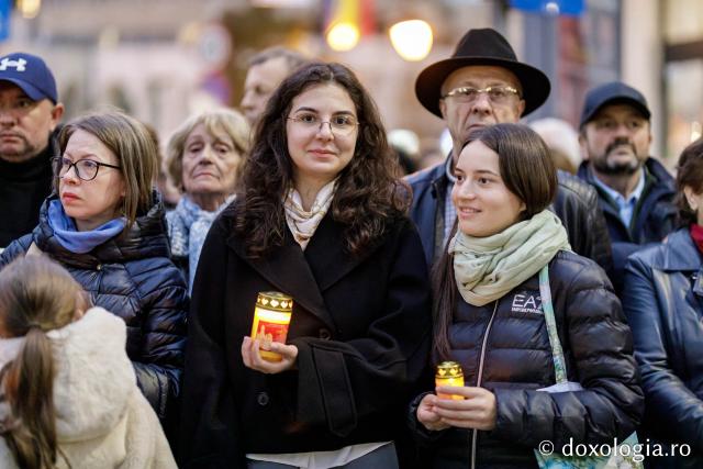 (Foto) Noapte de Înviere în Iași: Pelerinaj pe Calea Sfinților Parascheva și Grigorie Palama