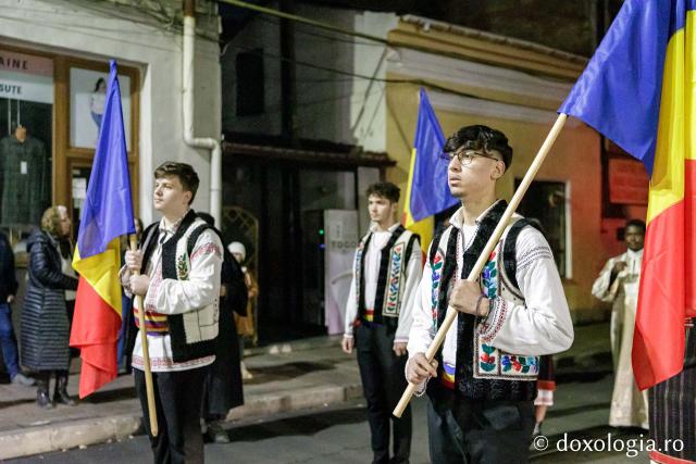 (Foto) Noapte de Înviere în Iași: Pelerinaj pe Calea Sfinților Parascheva și Grigorie Palama