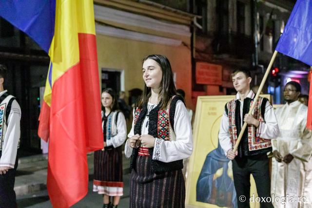 (Foto) Noapte de Înviere în Iași: Pelerinaj pe Calea Sfinților Parascheva și Grigorie Palama