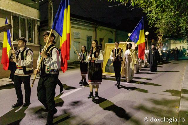 (Foto) Noapte de Înviere în Iași: Pelerinaj pe Calea Sfinților Parascheva și Grigorie Palama