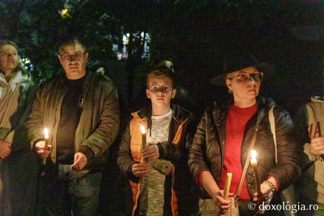 (Foto) Noapte de Înviere în Iași: Pelerinaj pe Calea Sfinților Parascheva și Grigorie Palama