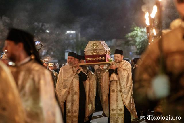 (Foto) Noapte de Înviere în Iași: Pelerinaj pe Calea Sfinților Parascheva și Grigorie Palama