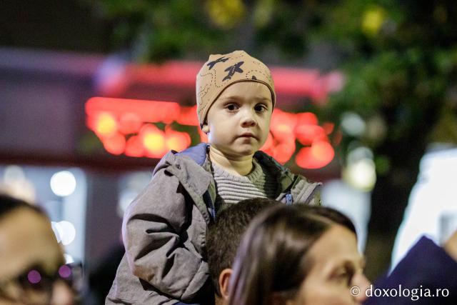 (Foto) Noapte de Înviere în Iași: Pelerinaj pe Calea Sfinților Parascheva și Grigorie Palama