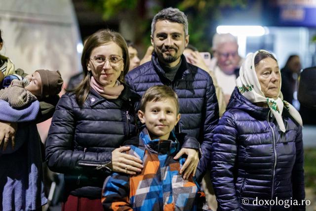 (Foto) Noapte de Înviere în Iași: Pelerinaj pe Calea Sfinților Parascheva și Grigorie Palama