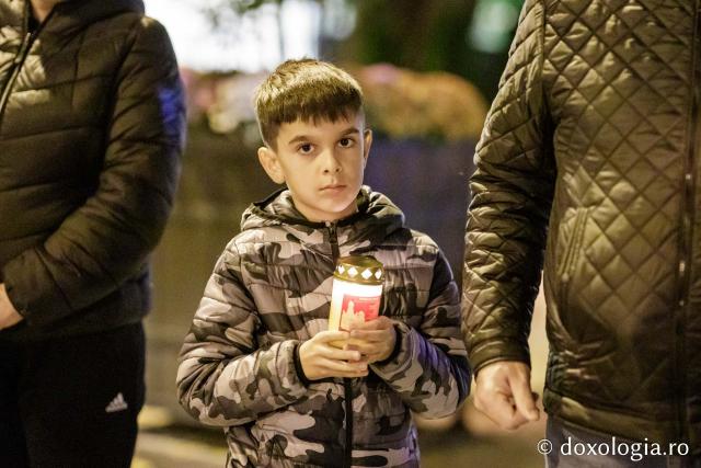 (Foto) Noapte de Înviere în Iași: Pelerinaj pe Calea Sfinților Parascheva și Grigorie Palama