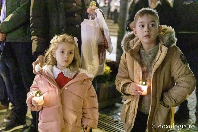 (Foto) Noapte de Înviere în Iași: Pelerinaj pe Calea Sfinților Parascheva și Grigorie Palama
