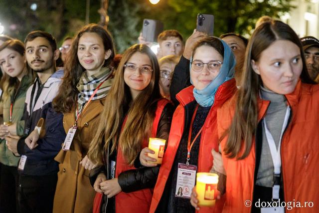 (Foto) Noapte de Înviere în Iași: Pelerinaj pe Calea Sfinților Parascheva și Grigorie Palama