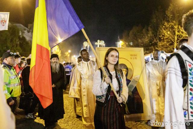 (Foto) Noapte de Înviere în Iași: Pelerinaj pe Calea Sfinților Parascheva și Grigorie Palama