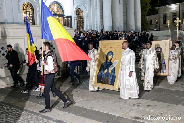 (Foto) Noapte de Înviere în Iași: Pelerinaj pe Calea Sfinților Parascheva și Grigorie Palama