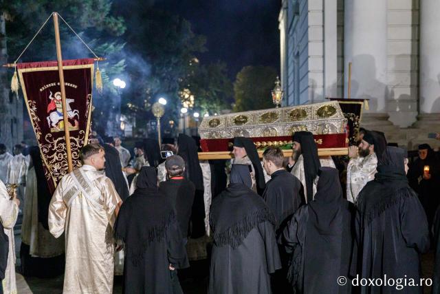 (Foto) Noapte de Înviere în Iași: Pelerinaj pe Calea Sfinților Parascheva și Grigorie Palama