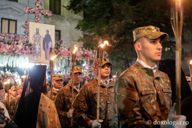 (Foto) Noapte de Înviere în Iași: Pelerinaj pe Calea Sfinților Parascheva și Grigorie Palama
