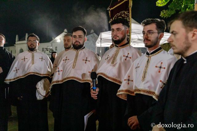 (Foto) Noapte de Înviere în Iași: Pelerinaj pe Calea Sfinților Parascheva și Grigorie Palama