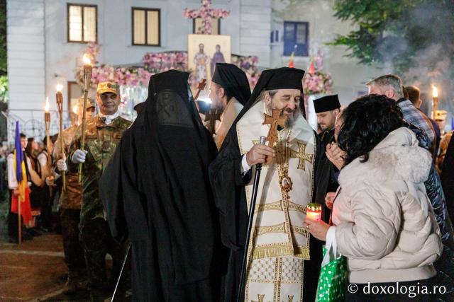 (Foto) Noapte de Înviere în Iași: Pelerinaj pe Calea Sfinților Parascheva și Grigorie Palama