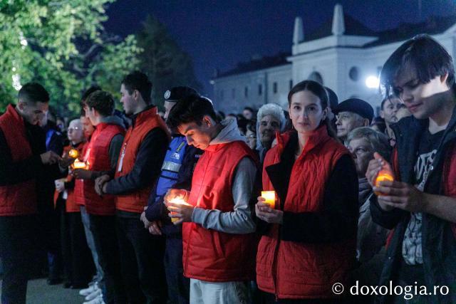 Moaștele Sfintei Parascheva au fost așezate în Catedrala Mitropolitană din Iași / Foto: pr. Silviu Cluci Moaștele Sfintei Parascheva au fost așezate în Catedrala Mitropolitană din Iași – 2025