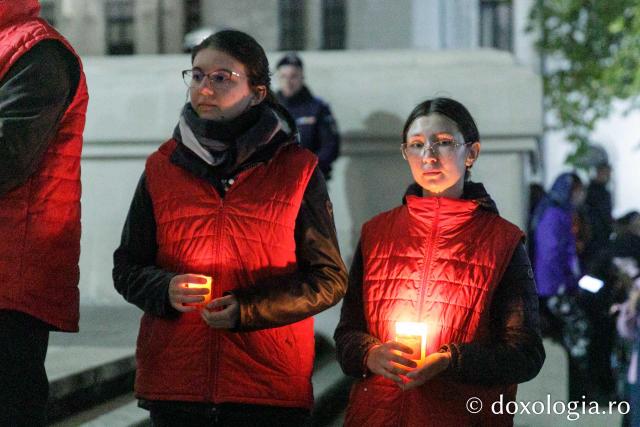 Moaștele Sfintei Parascheva au fost așezate în Catedrala Mitropolitană din Iași / Foto: pr. Silviu Cluci Moaștele Sfintei Parascheva au fost așezate în Catedrala Mitropolitană din Iași – 2025