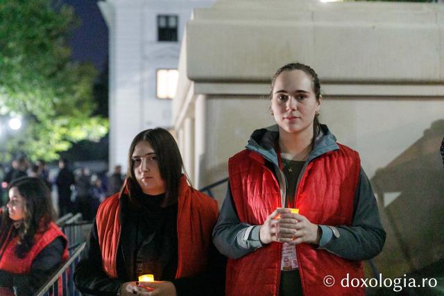 Moaștele Sfintei Parascheva au fost așezate în Catedrala Mitropolitană din Iași / Foto: pr. Silviu Cluci Moaștele Sfintei Parascheva au fost așezate în Catedrala Mitropolitană din Iași – 2025