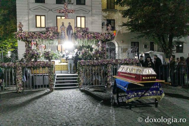Moaștele Sfintei Parascheva au fost așezate în Catedrala Mitropolitană din Iași / Foto: pr. Silviu Cluci Moaștele Sfintei Parascheva au fost așezate în Catedrala Mitropolitană din Iași – 2025