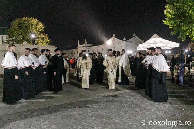 Moaștele Sfintei Parascheva au fost așezate în Catedrala Mitropolitană din Iași / Foto: pr. Silviu Cluci Moaștele Sfintei Parascheva au fost așezate în Catedrala Mitropolitană din Iași – 2025