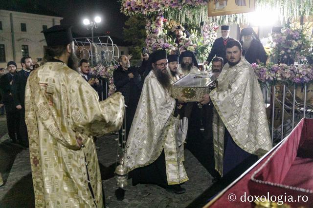 Moaștele Sfintei Parascheva au fost așezate în Catedrala Mitropolitană din Iași / Foto: pr. Silviu Cluci Moaștele Sfintei Parascheva au fost așezate în Catedrala Mitropolitană din Iași – 2025