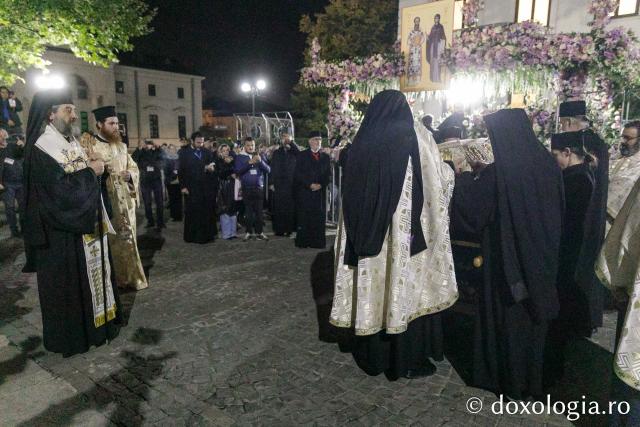 Moaștele Sfintei Parascheva au fost așezate în Catedrala Mitropolitană din Iași / Foto: pr. Silviu Cluci Moaștele Sfintei Parascheva au fost așezate în Catedrala Mitropolitană din Iași – 2025