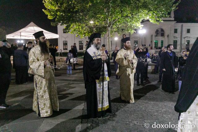 Moaștele Sfintei Parascheva au fost așezate în Catedrala Mitropolitană din Iași / Foto: pr. Silviu Cluci Moaștele Sfintei Parascheva au fost așezate în Catedrala Mitropolitană din Iași – 2025