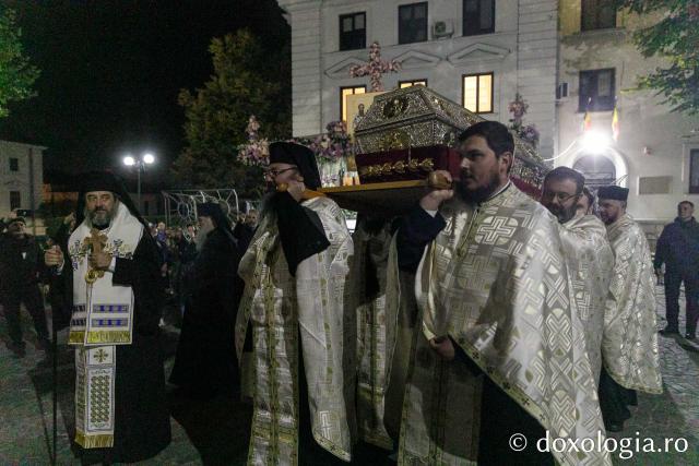 Moaștele Sfintei Parascheva au fost așezate în Catedrala Mitropolitană din Iași / Foto: pr. Silviu Cluci Moaștele Sfintei Parascheva au fost așezate în Catedrala Mitropolitană din Iași – 2025