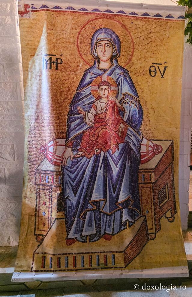 Sub ocrotirea Maicii Domnului și a Sfântului Dimitrie –  biserica situată pe un deal deasupra orașului Sidirokastro
