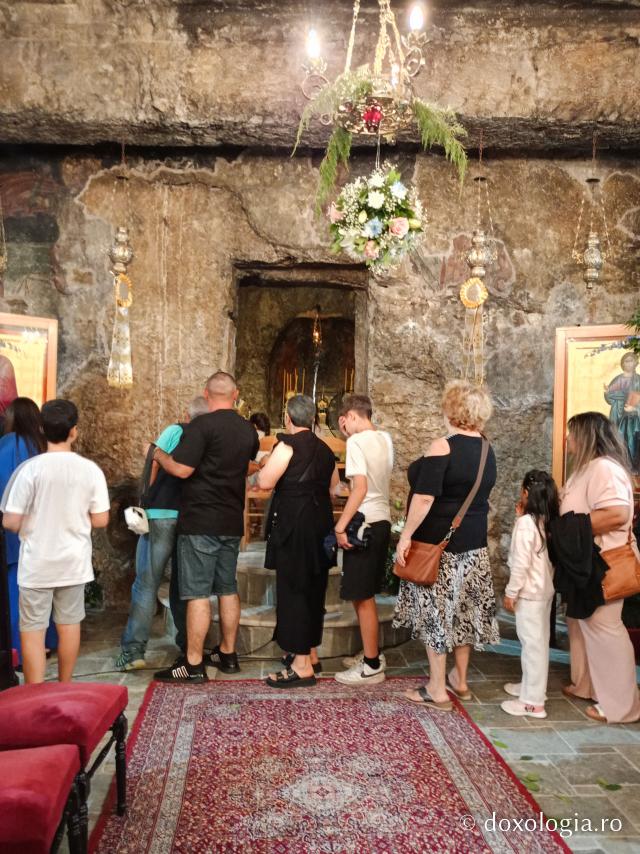 Sub ocrotirea Maicii Domnului și a Sfântului Dimitrie –  biserica situată pe un deal deasupra orașului Sidirokastro