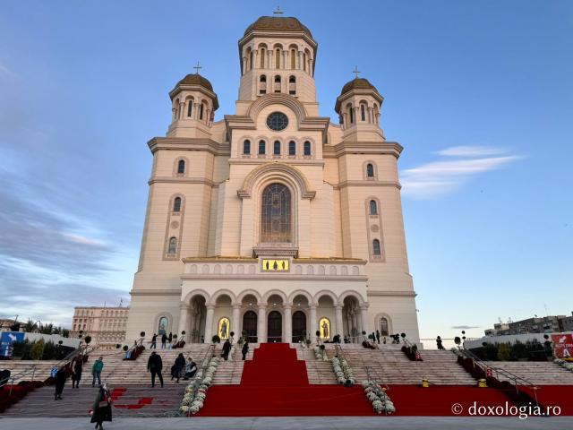 Apus peste Catedrala Națională, în ajunul sfințirii (25 octombrie 2025) / Foto: Florentina Mătrescu Apus peste Catedrala Națională, în ajunul sfințirii (25 octombrie 2025)