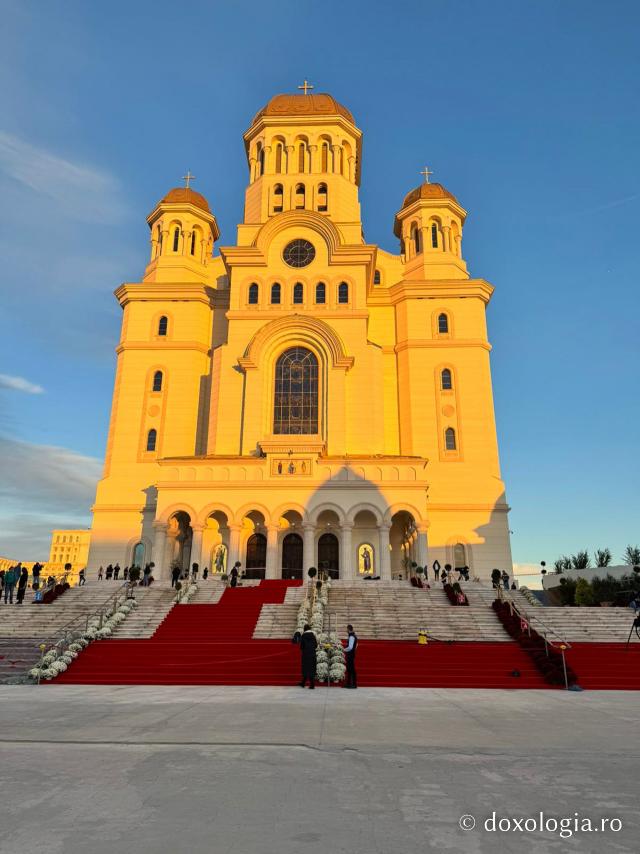 Apus peste Catedrala Națională, în ajunul sfințirii (25 octombrie 2025) / Foto: Florentina Mătrescu Apus peste Catedrala Națională, în ajunul sfințirii (25 octombrie 2025)