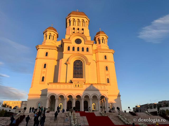 Apus peste Catedrala Națională, în ajunul sfințirii (25 octombrie 2025) / Foto: Florentina Mătrescu Apus peste Catedrala Națională, în ajunul sfințirii (25 octombrie 2025)
