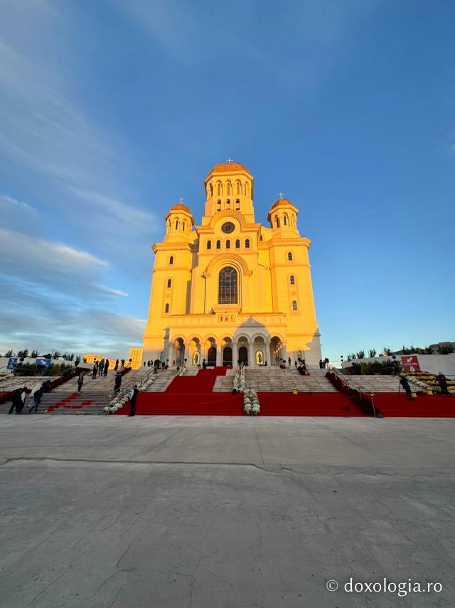 Apus peste Catedrala Națională, în ajunul sfințirii (25 octombrie 2025) / Foto: Florentina Mătrescu Apus peste Catedrala Națională, în ajunul sfințirii (25 octombrie 2025)