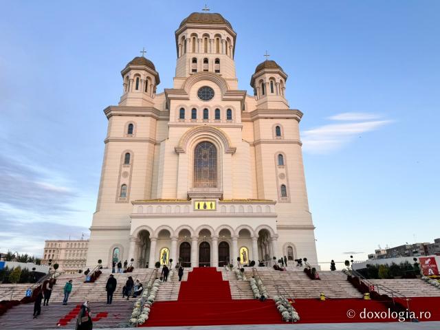 Apus peste Catedrala Națională, în ajunul sfințirii (25 octombrie 2025) / Foto: Florentina Mătrescu Apus peste Catedrala Națională, în ajunul sfințirii (25 octombrie 2025)