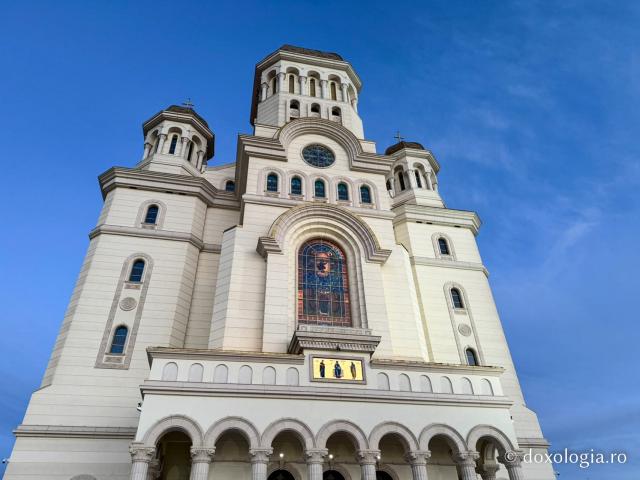 Apus peste Catedrala Națională, în ajunul sfințirii (25 octombrie 2025) / Foto: Florentina Mătrescu Apus peste Catedrala Națională, în ajunul sfințirii (25 octombrie 2025)