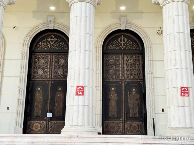 Apus peste Catedrala Națională, în ajunul sfințirii (25 octombrie 2025) / Foto: Florentina Mătrescu Apus peste Catedrala Națională, în ajunul sfințirii (25 octombrie 2025)