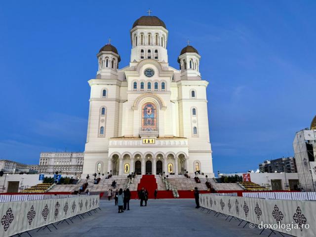 Apus peste Catedrala Națională, în ajunul sfințirii (25 octombrie 2025) / Foto: Florentina Mătrescu Apus peste Catedrala Națională, în ajunul sfințirii (25 octombrie 2025)