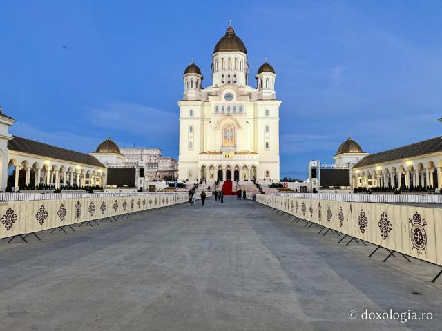 Apus peste Catedrala Națională, în ajunul sfințirii (25 octombrie 2025) / Foto: Florentina Mătrescu Apus peste Catedrala Națională, în ajunul sfințirii (25 octombrie 2025)