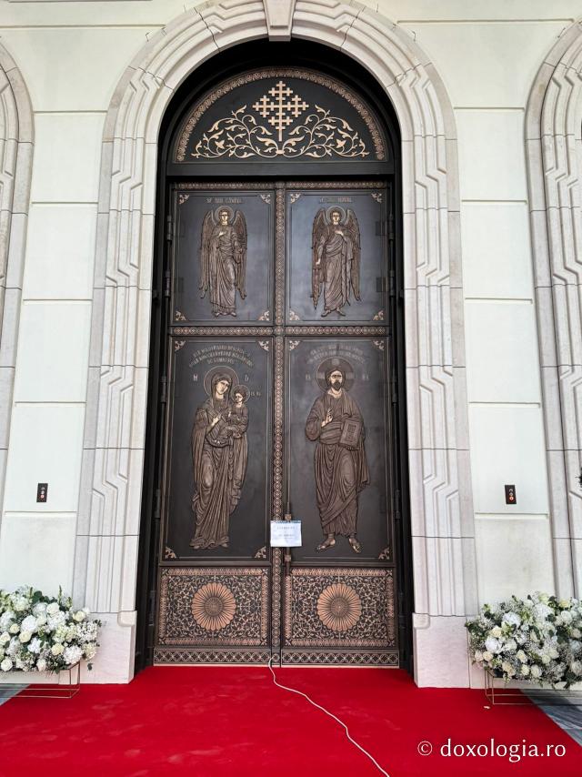 Apus peste Catedrala Națională, în ajunul sfințirii (25 octombrie 2025) / Foto: Florentina Mătrescu Apus peste Catedrala Națională, în ajunul sfințirii (25 octombrie 2025)
