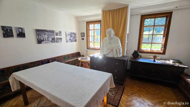 Pași în tăcere – chilia Părintelui Teofil Părăian