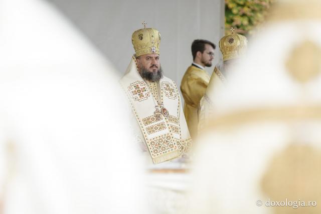 (Foto) Binecuvântare arhierească la sărbătoarea Sfintei Cuvioase Parascheva – Soborul ierarhilor, 2025