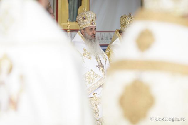 (Foto) Binecuvântare arhierească la sărbătoarea Sfintei Cuvioase Parascheva – Soborul ierarhilor, 2025